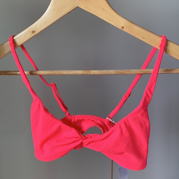 SKIMS Fits Everybody Skimpy Scoop Bralette Ultra Pink Size XXS - Picture 3 of 5